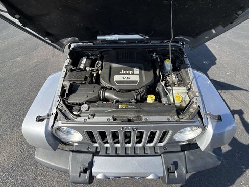 Used 2017 Jeep Wrangler Unlimited Sahara w/ Connectivity Group AWD/4WD image 26