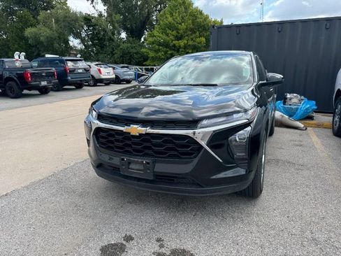 Used 2025 Chevrolet Trax LS w/ LS Convenience Package FWD image 6