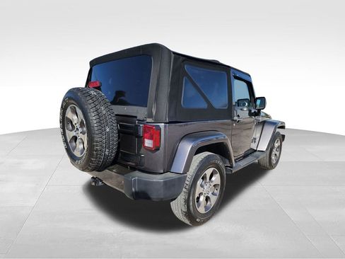 Used 2017 Jeep Wrangler Sahara w/ Connectivity Group AWD/4WD image 9