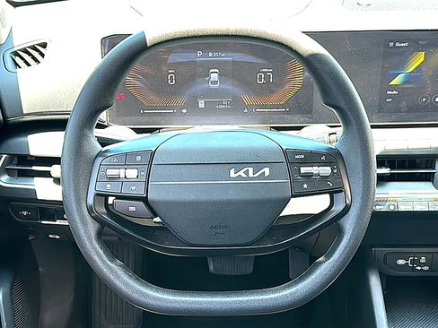Used 2025 Kia K4 FWD image 27