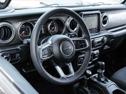 Used 2023 Jeep Wrangler Unlimited Sahara AWD/4WD image 19