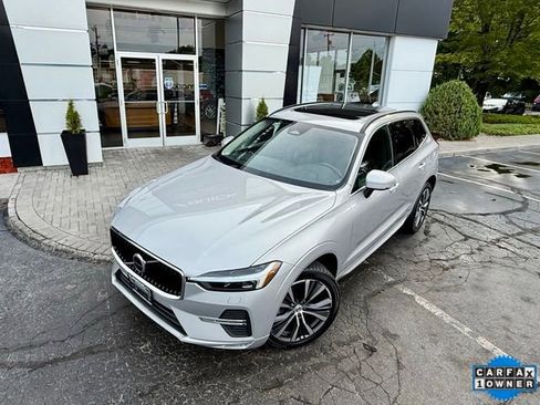 Used 2022 Volvo XC60 B5 Momentum w/ Climate Package image 2