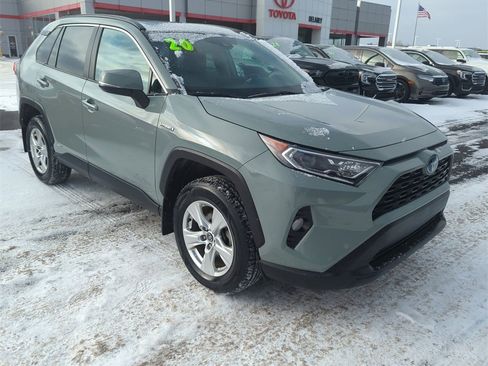 Used 2020 Toyota RAV4 XLE w/ Convenience Package image 2