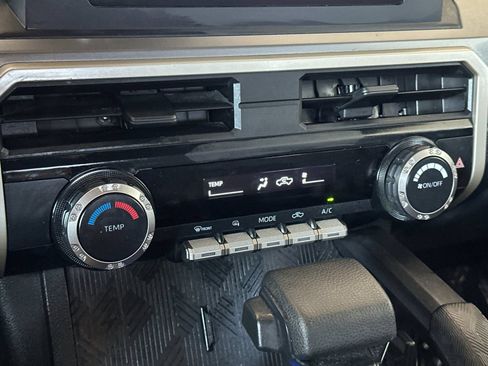 Used 2024 Toyota Tacoma SR5 AWD/4WD image 17