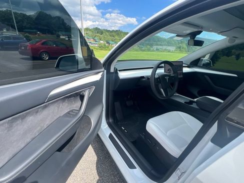 Used 2023 Tesla Model Y Long Range AWD/4WD image 22