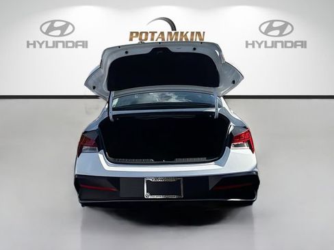 Certified 2025 Hyundai Elantra SEL FWD image 26