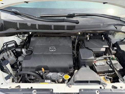 Used 2016 Toyota Sienna XLE image 3