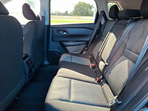 Used 2025 Nissan Rogue SV image 10