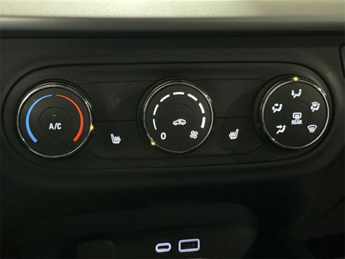 Used 2024 Chevrolet Trax LS w/ LS Convenience Package image 16