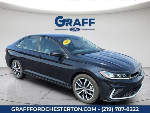 Used 2025 Volkswagen Jetta SE FWD image 4