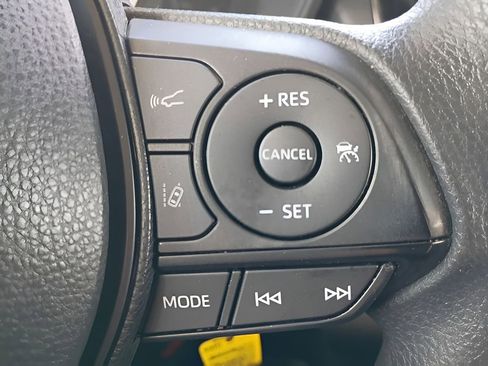 Used 2020 Toyota Corolla LE FWD image 7