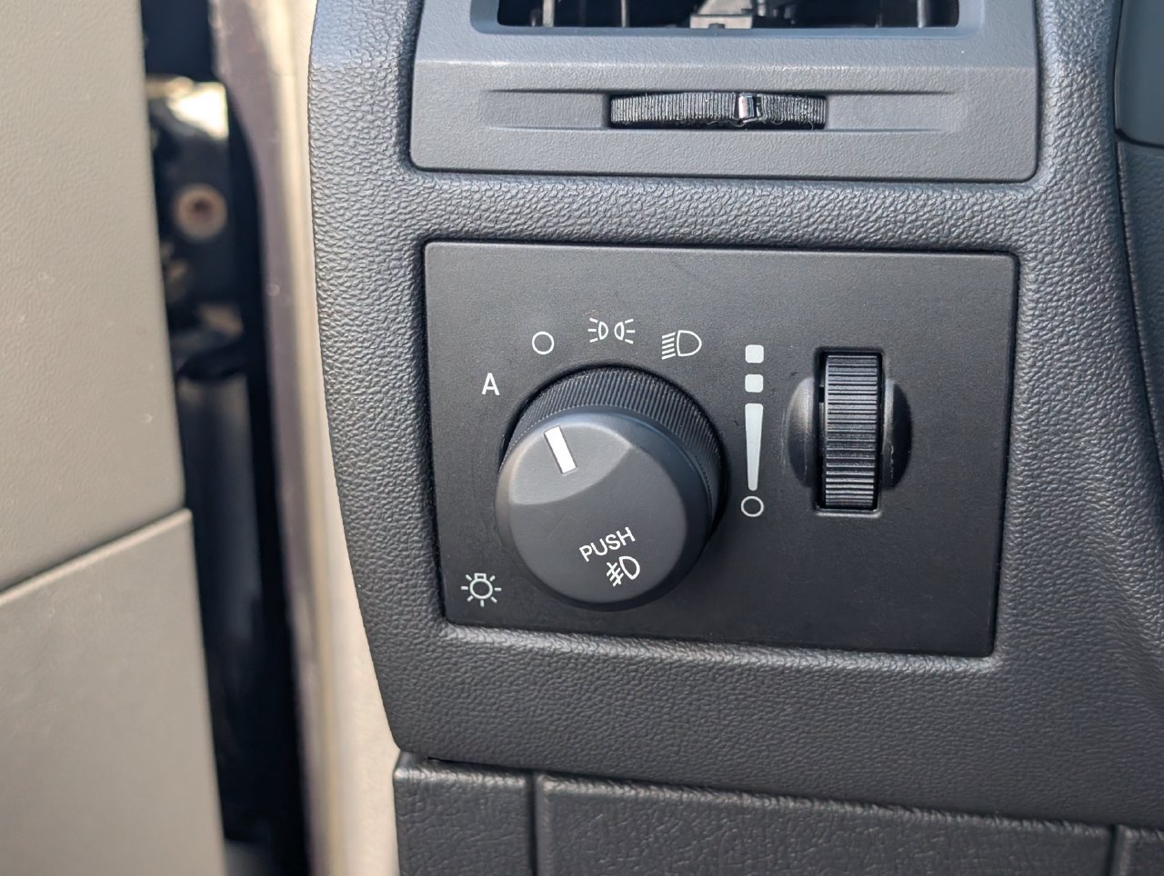 Used 2009 Dodge Challenger SRT8 w/ SRT Option Group II RWD image 24