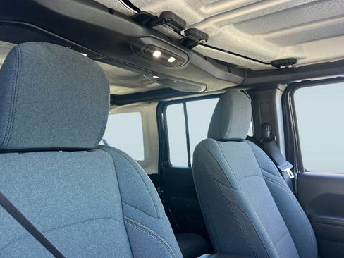 Used 2025 Jeep Wrangler Willys image 26