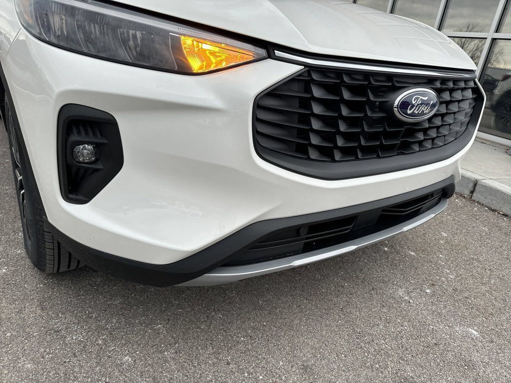 New 2025 Ford Escape SE FWD image 9