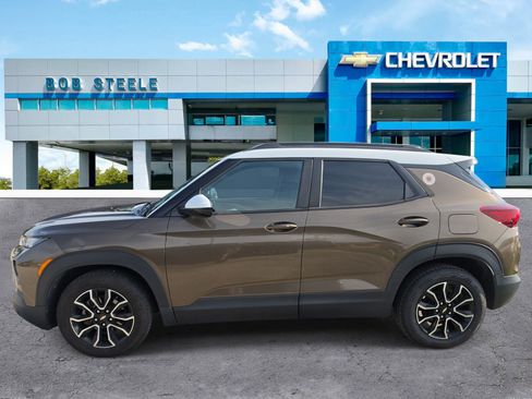 Used 2022 Chevrolet TrailBlazer ACTIV w/ Sun and Liftgate Package FWD image 3
