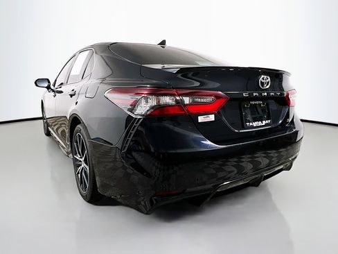 Used 2021 Toyota Camry SE image 8