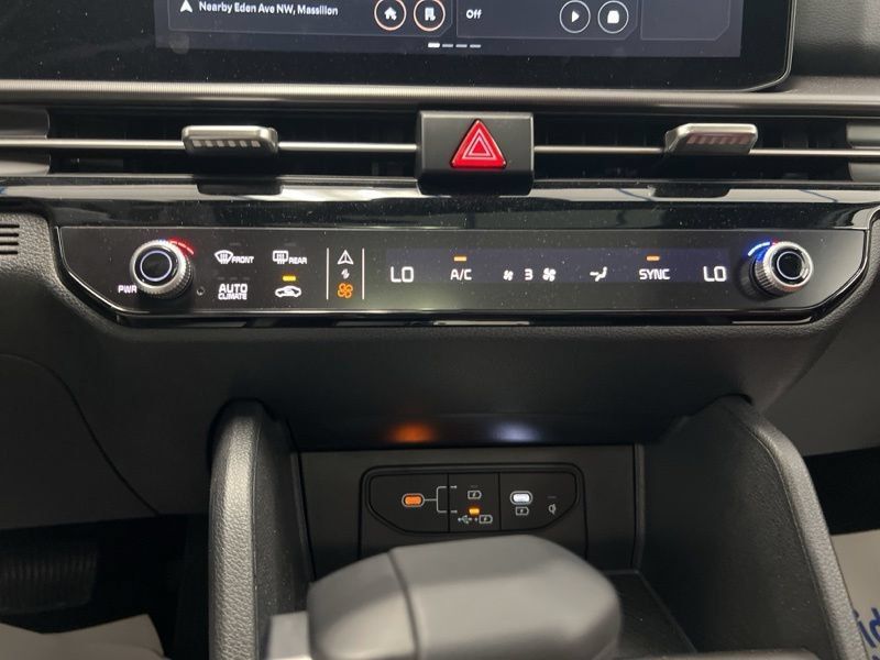 Certified 2026 Kia Sportage SX AWD/4WD image 32
