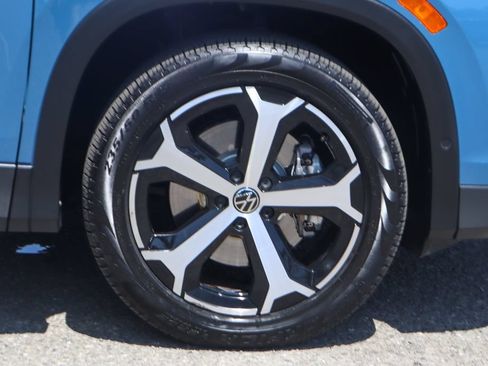 Used 2025 Volkswagen Tiguan SE AWD/4WD image 41