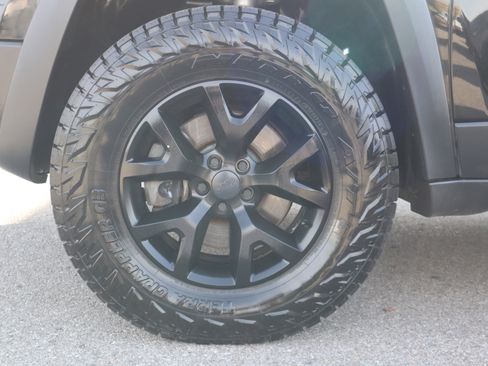 Used 2017 Jeep Cherokee Trailhawk w/ Trailer Tow Group image 11