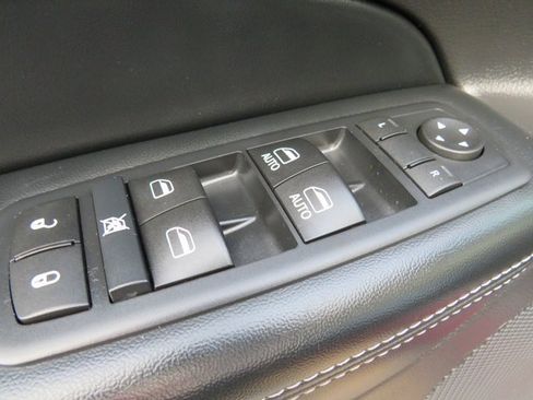 Used 2017 Jeep Grand Cherokee Limited image 34