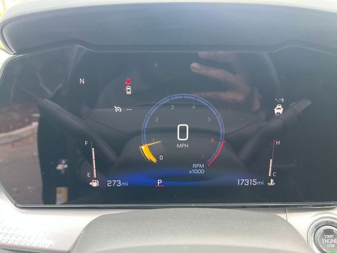 Used 2025 Chevrolet Trax LT w/ LT Convenience Package FWD image 39