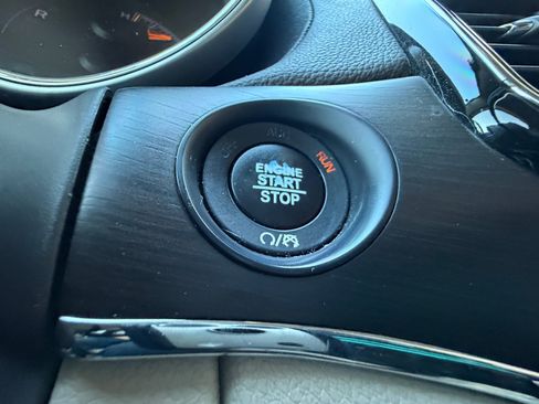 Used 2019 Jeep Grand Cherokee Overland AWD/4WD image 29