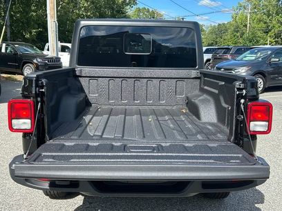 New 2025 Jeep Gladiator Sport