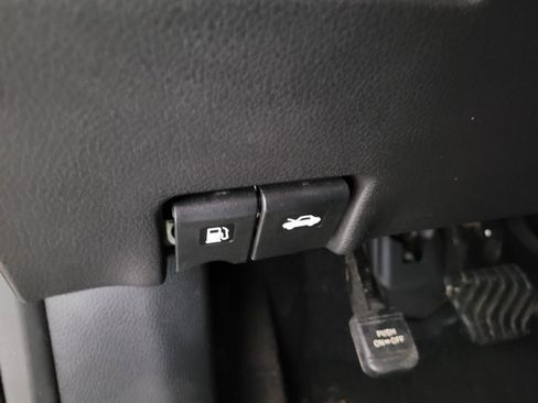 Used 2016 Nissan Rogue SV image 45