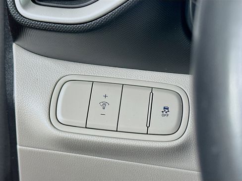 Used 2023 Hyundai Venue SEL w/ Cargo Package image 17