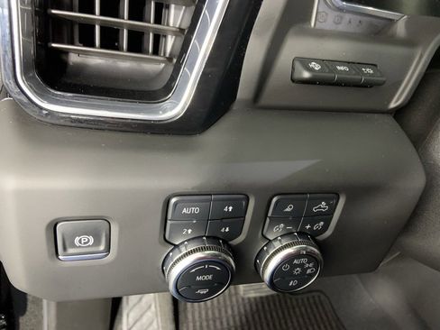 Used 2025 GMC Sierra 3500 Denali Ultimate image 11