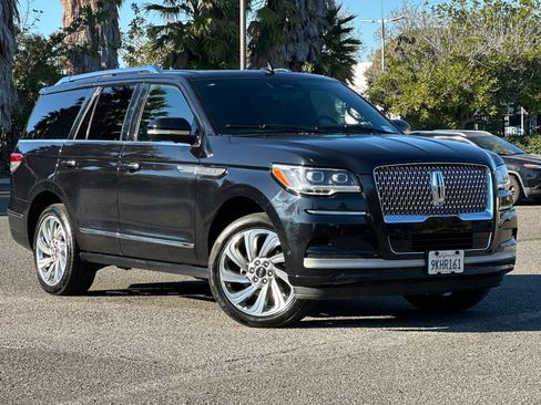 Used 2024 Lincoln Navigator Premiere AWD/4WD image 2