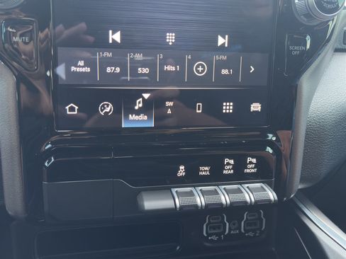 Used 2022 RAM 1500 Laramie AWD/4WD image 22