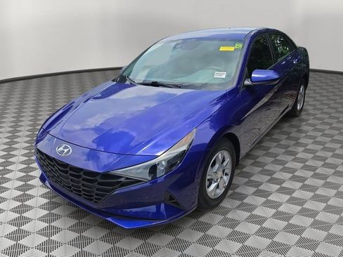 Used 2021 Hyundai Elantra SE FWD image 3