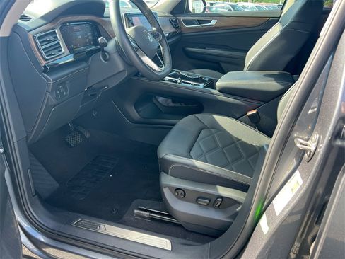 Used 2024 Volkswagen Atlas SE image 9