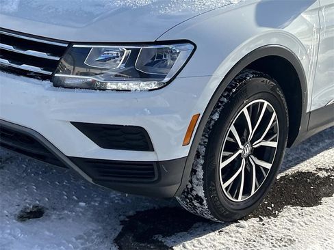 Used 2018 Volkswagen Tiguan SE w/ Panoramic Sunroof Package image 8