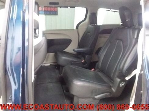 Used 2021 Chrysler Pacifica Touring-L image 13