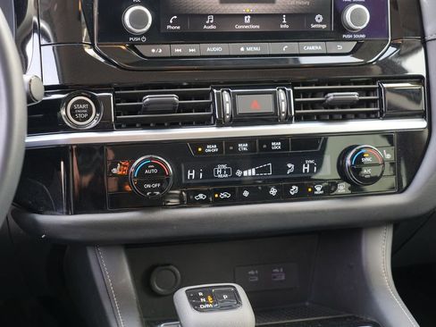 Used 2023 Nissan Pathfinder SV image 24