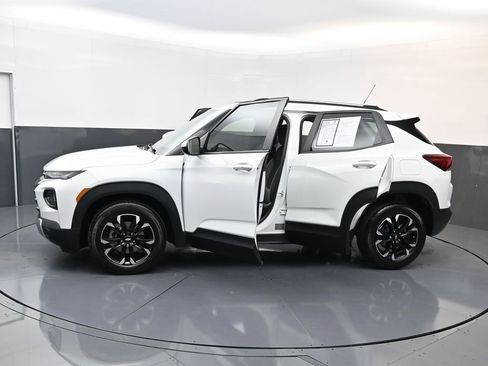 Used 2021 Chevrolet TrailBlazer LT w/ LPO, Blackout Package image 23