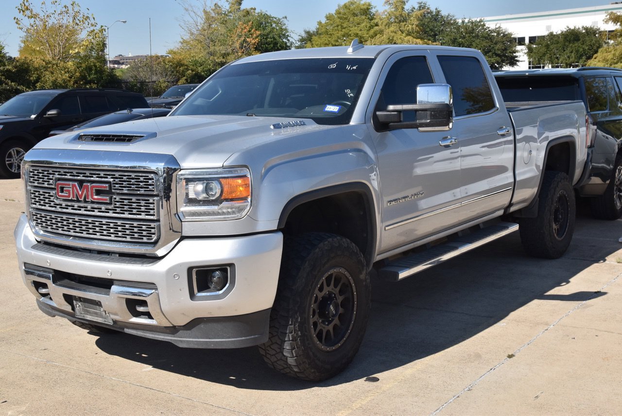 Used 2019 GMC Sierra 2500 Denali w/ Duramax Plus Package AWD/4WD image 2