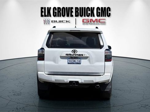 Used 2022 Toyota 4Runner SR5 Premium image 5