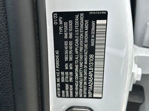 Certified 2023 Porsche Macan AWD/4WD image 29
