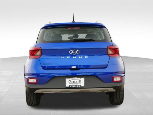 Used 2025 Hyundai Venue SEL image 7