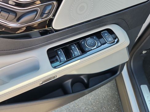 Used 2025 Lincoln Aviator Reserve w/ Luxury Package RWD image 23