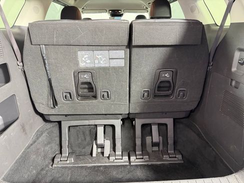 Used 2025 Kia Carnival FWD image 33