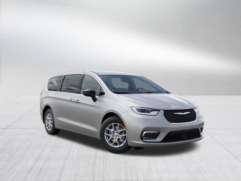 New 2026 Chrysler Pacifica Select image 5