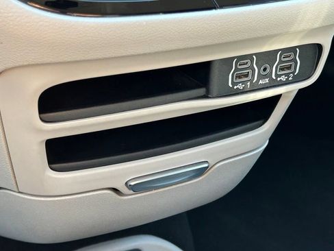 Used 2023 Chrysler Pacifica Touring-L FWD image 32