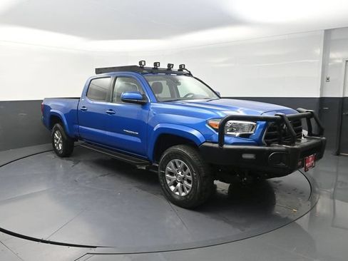 Used 2018 Toyota Tacoma SR5 AWD/4WD image 10