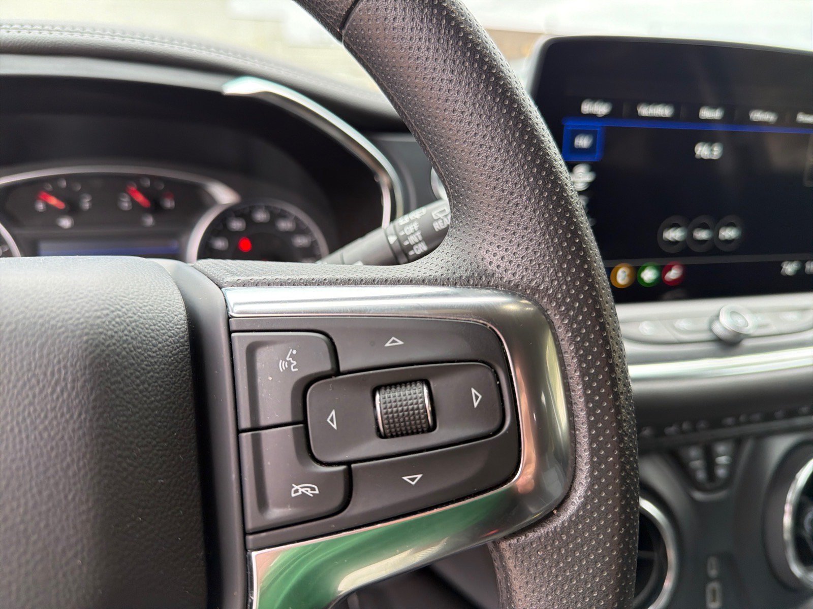Used 2025 Chevrolet Blazer LT FWD image 17