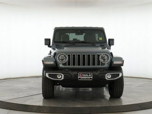 Used 2025 Jeep Wrangler Unlimited Sahara image 12