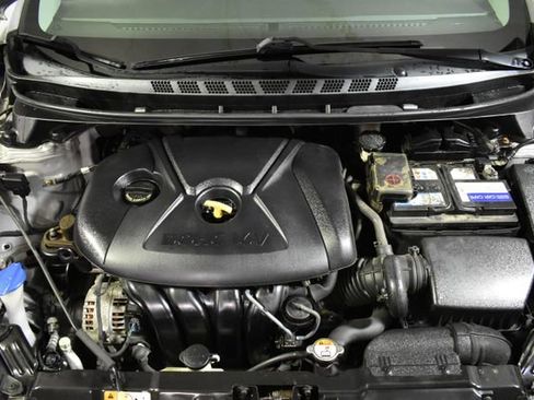 Used 2014 Hyundai Elantra SE w/ Option Group 02 FWD image 32